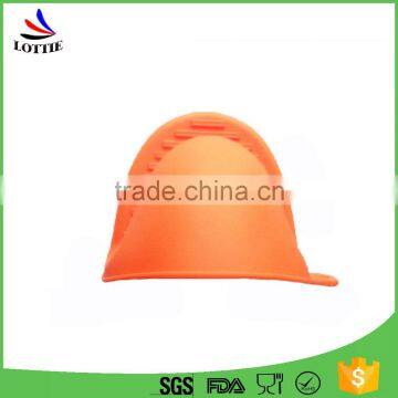 China Manufacturers 2016 Hot Selling Food Grade Heat Resistant Silicone BBQ Baking Mitt photo-2