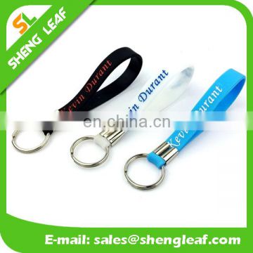 2017 new design with customized logo and various color silicone keychain