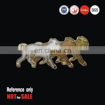 Promotional gift horse gold plated free sample metal suit lapel pin in soft enamel with epoxy