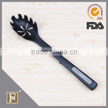 2016newest design cheaper plastic handle spatulas spoon