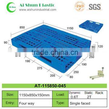 Logistics using cheap large plastic pallets