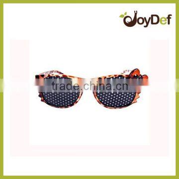 The very cute kids eyewear holiday outdoor popular stylish novelty cartoon customized logo pinhole sunglasses