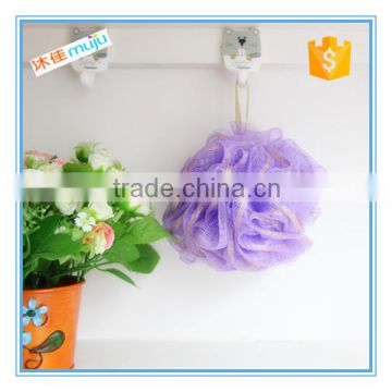 exfoliating mesh pouf bath sponge