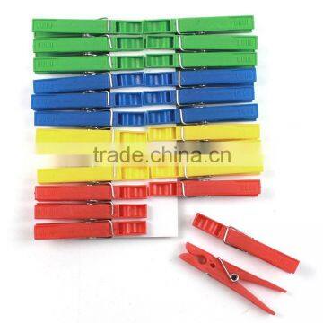 colored plastic clothes clips