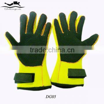 Spearfishing non-slip diving gloves snorkeling gloves with hook and loop band