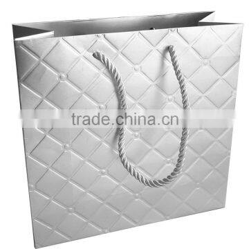 Luxury High Quality Fashion Paper Shopping Bag With Embossing photo-4