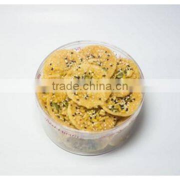 Rice cracker with cereal