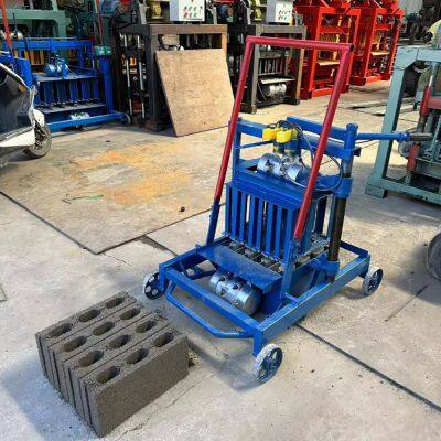 Máquina para fazer blocos de concreto e tijolos ocos de cimento com molde de tijolo 2 - 45. Máquina para pavimentação com cimento oco. Moldes para blocos photo-5