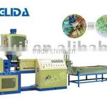 Plastic recycling machine