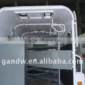 China imported 2Horse float with 2roof vents