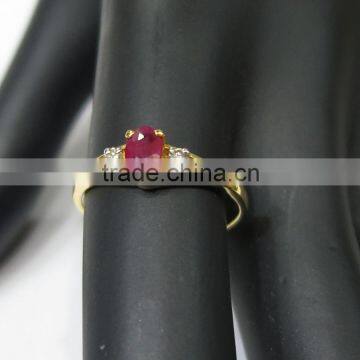 0.05cts 2pc Diamond 1pc Ruby Gold Ring 1.200g in 14 Karat Yellow Gold