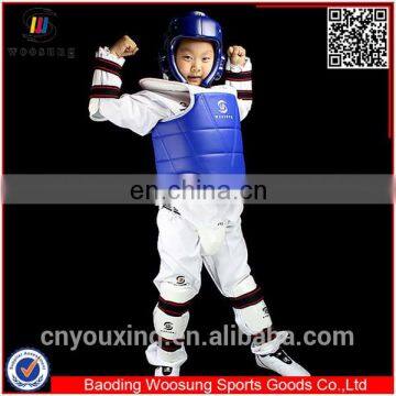 A series of sparring gear set Equipements protections Taekwondo