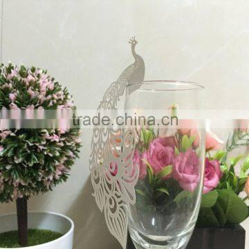 2016 New Design Elegant White Peacock Laser Cut Place Cards for Wine Glasses