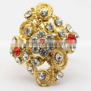 new style yellow gold ring with red and white diamond