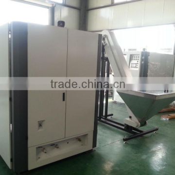 Automatic plastic bottle blow molding machine