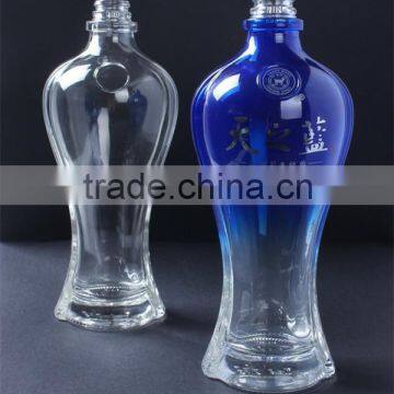 Factory direct export OEM custom design empty clear colored blue beverage kettle 480ml glass fancy liquor wine bottle with logo