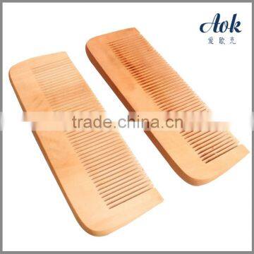 Natural wodden straight grip comb