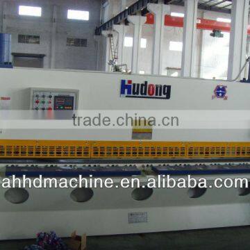 Hydraulic guillotine shearing machine with E21 controller