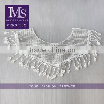 Fashion looking white polyetser water soluble neck lace with fringe