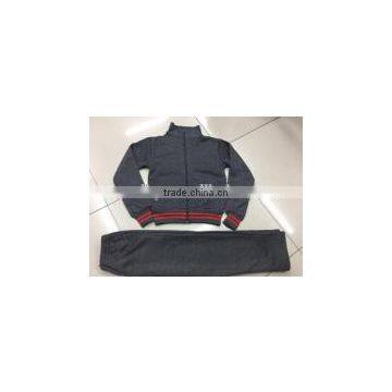 China Wholesaler Cheap Stocklots Boy Sports Suits photo-4