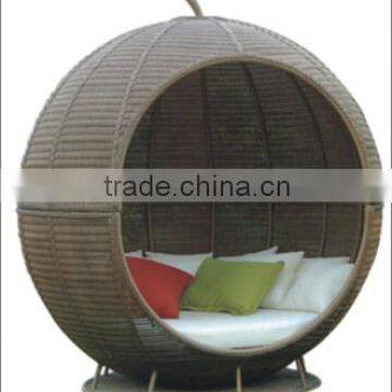 Sling furniture outdoor product set round rattan daybed with waterproof cushion                        
                                                Quality Choice