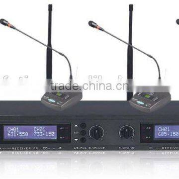 2016 New Design Four Channels Wireless Microphone Professional Conference Microphone