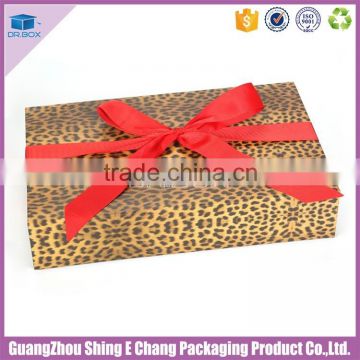 China Suppliers coated paper garment packaging box with magnet closure