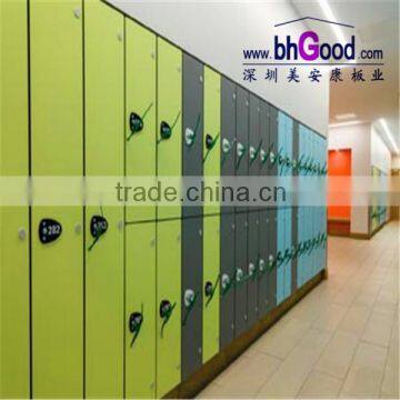 Z-shape phenolic compact lockers