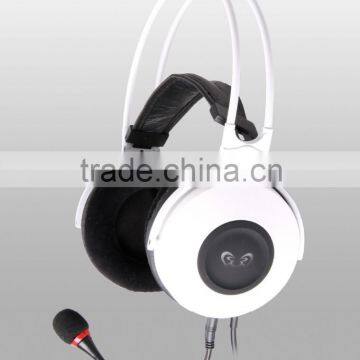 wired headphone with best gaming sound and illumination device logo earlap