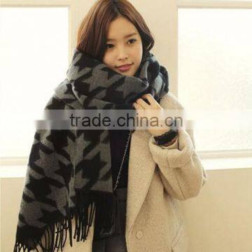 Wholesale Fashion Swallow Gird Pattern Women Warm Wool Winter Shawl