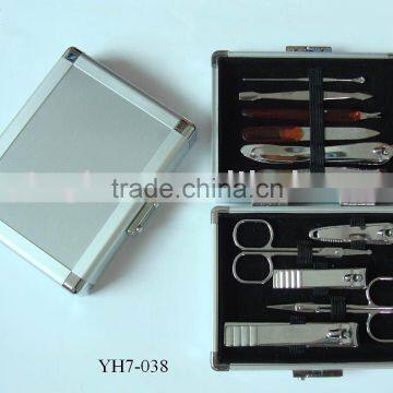 aluminum case manicure set