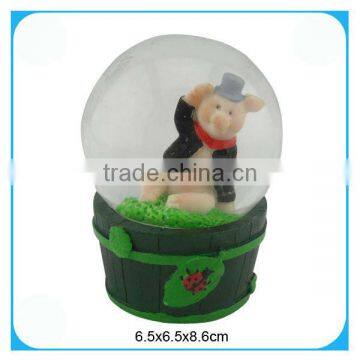 Pig design polyresin water globe souvenir