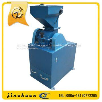 Laboratory sample preparation hammer crushing-dividing machine