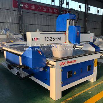 Фабрика деревянно-обрабатывающих фрезеровочных станков в Jinan. Фрезерный станок для деревообработки 1325. Деревообрабатывающий токарный станок. Фрезерный станок для обработки дерева.