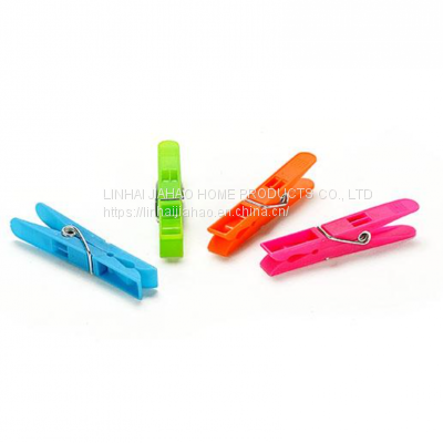 plastic clothes pegs