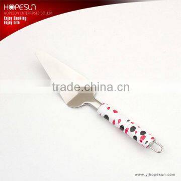 Popular stainless steel pizza cutter spatula in triangle shape with colorful handle