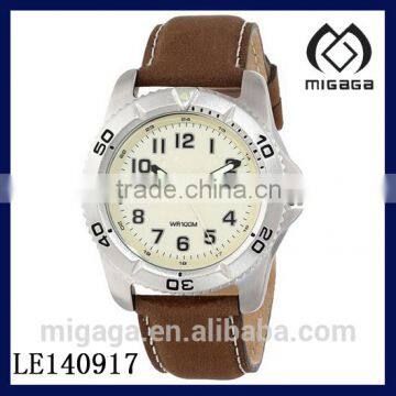 Fashion Brown leather strap analog quartz watch with calendar-Men's Watch with Leather Strap