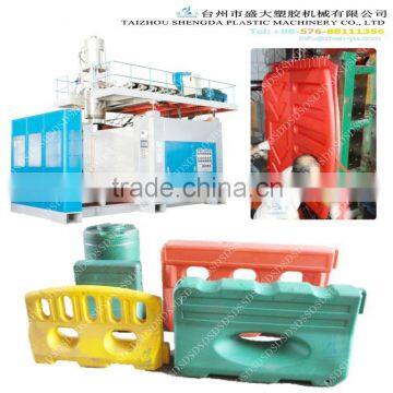 Blow molding machine- plastic road barrier