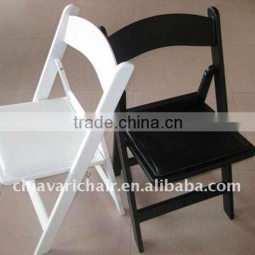 WHITE RESIN FOLDING CHAIR