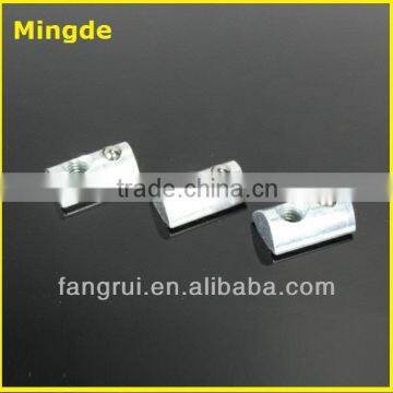 Self align Roll-in T-slot nut