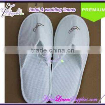 close-toe style white disposable spa slippers with logo