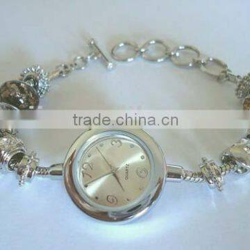 Fashion bracelet with Japanese battery watch