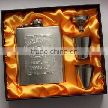 6oz Embossed Mini Flask Set With Funnel and Cups Gift Box Packing Hip Flask Set 18-8 Stainless Steel Hip Flask Set Pb Free