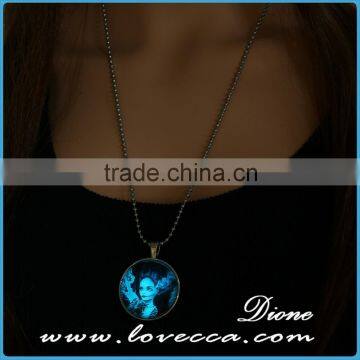 New Promotional Gift Jewelry Ghost Round Locket Glow in Dark Pendant Halloween Pumpkin Light Decorations