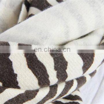 2017 Factory Direct Sale Double Side Tassel Winter Lady Cashmere Scarf Twill Fabric in Print Leopard Zebra Animal Fabric Scarf
