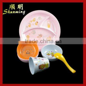 Plastic dinnerware for children