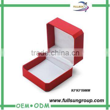 Crimson red velvet ring gift diamond box