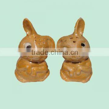 rabbit shaped ceramic customized condiment bottle