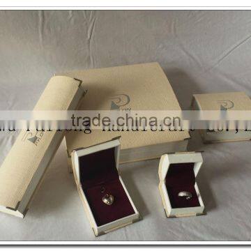 Handmade plastic jewelry set box with yellow paper outside made in china