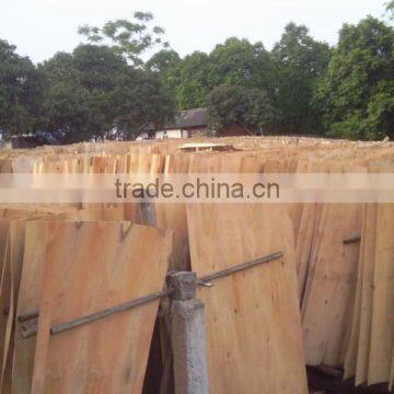 SHORT CORE VENEER ROTARY SHORT GRAIN 1.6-2.2MM photo-2